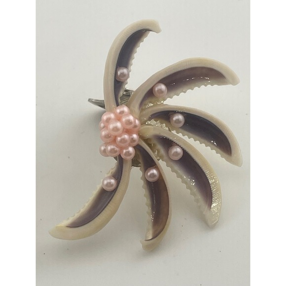 Vintage Cowrie Seashell Clip On Earrings Atomic starburst 50s MCM pink pearls - Picture 3 of 10